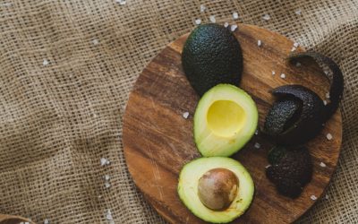 ¿Por qué es un error quitarle el rabillo al aguacate para saber si está en su punto?